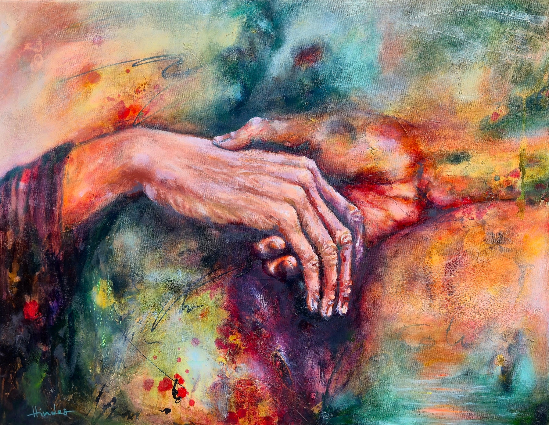 „Hold Me“ — zwei ausgestreckte Arme, deren Hände sich vor warmem Rot und Ocker beinahe berühren.