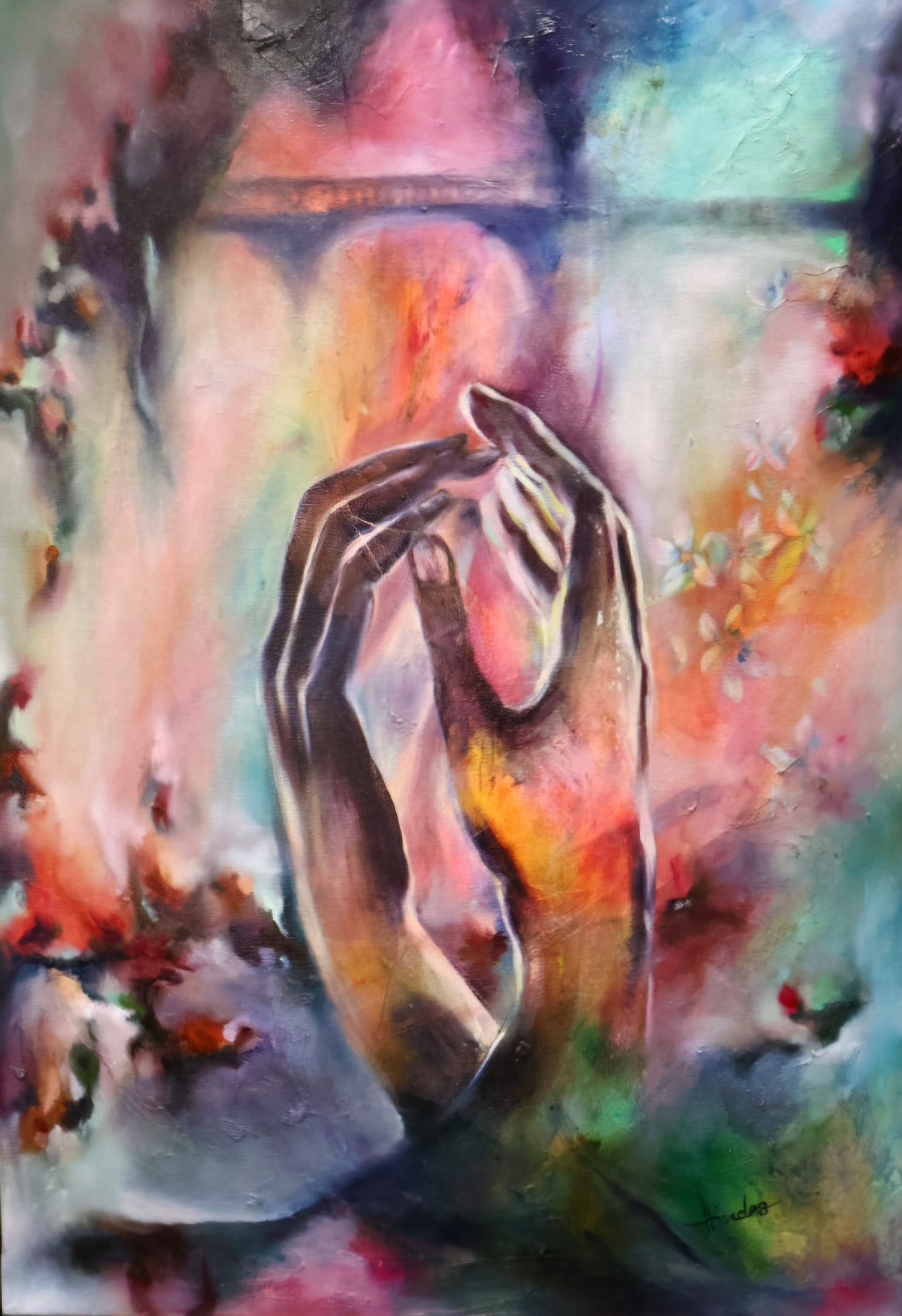 „Symphony of Strength“ — ein hohes Hochformat: eine Gestalt mit erhobenen Händen in Rosé, Grün und Gold.